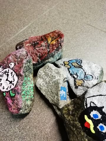 Happy Stones Mol